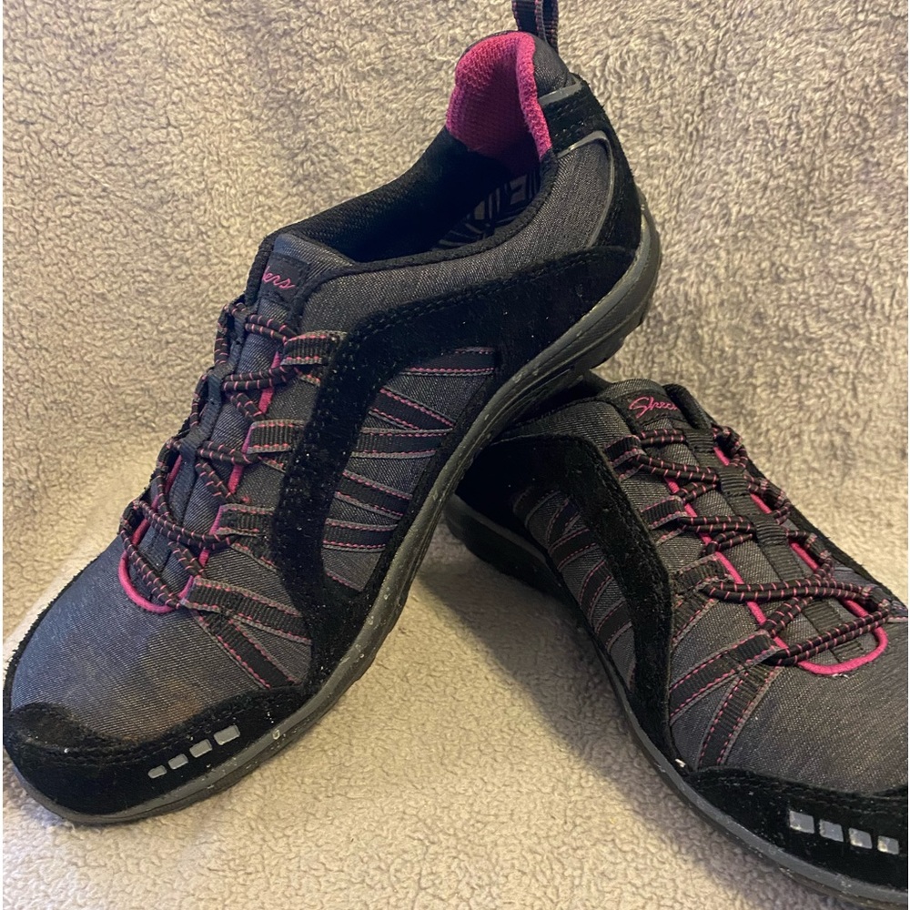 Women’s Sketchers Relaxed Fit Memory Foam Size 7
